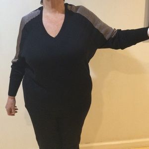 Escada Black Pullover Wool Size L, V-Neck